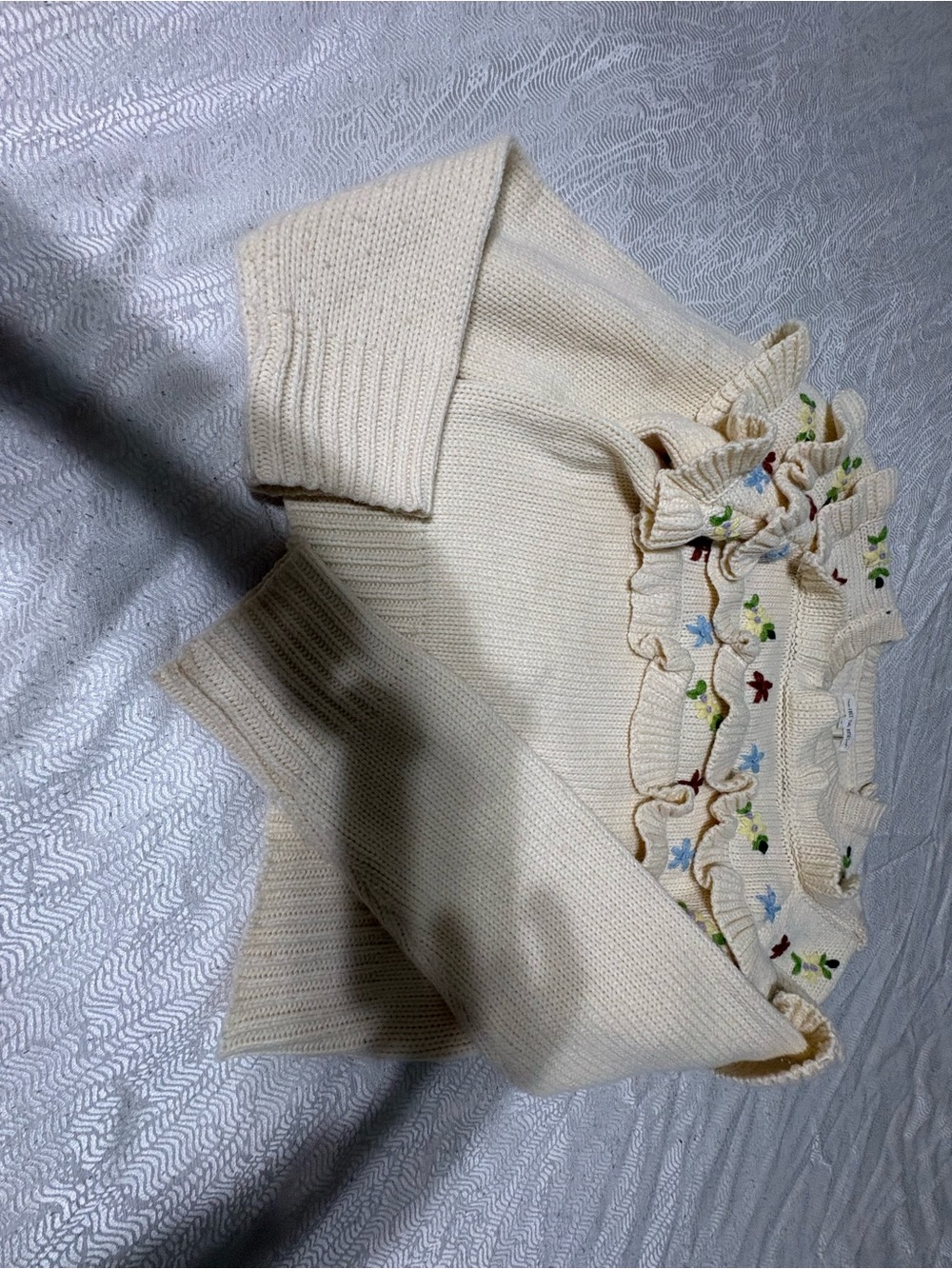 FREE THE ROSES Sweater Size Small - Picture 7 of 11